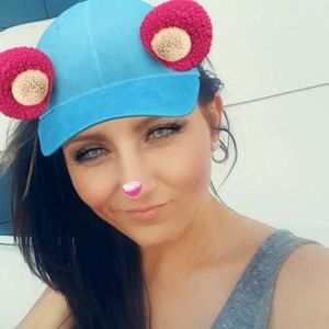 Meet your Posher, Cynthia